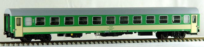 Passenger car 2nd class type 136<br /><a href='images/pictures/ACME/52721b.jpg' target='_blank'>Full size image</a>